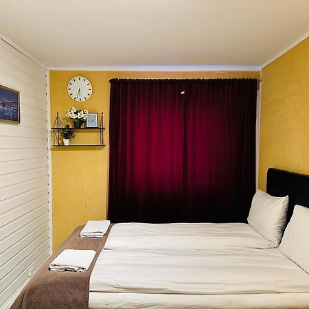 Miracle Tromso, Cozy Double Bed Private Room In A Shared Apartment With Stunning Tromso Views Dış mekan fotoğraf